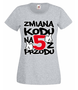Zmiana kodu na 5 z przodu  - Koszulka z nadrukiem - Urodziny - Damska